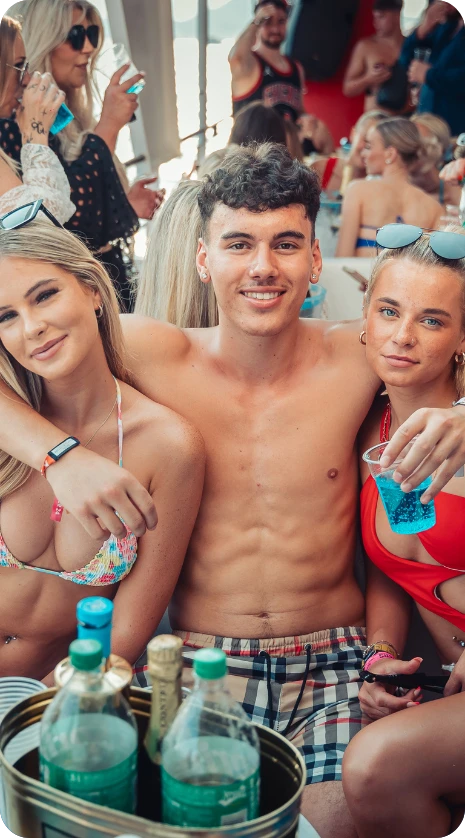 465x838 Tidal guy 2 chicks