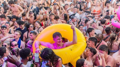 496x279 people 2000+