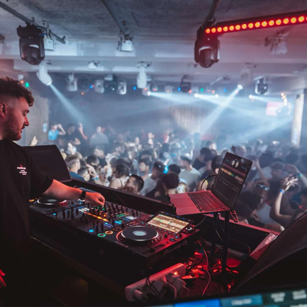 Dj Lukas CherryBay booth