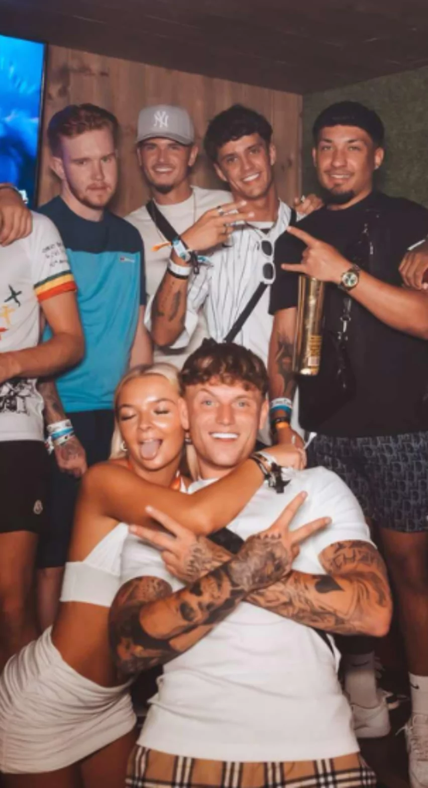 852x1569-mobile-group-vip-67938508c55d5