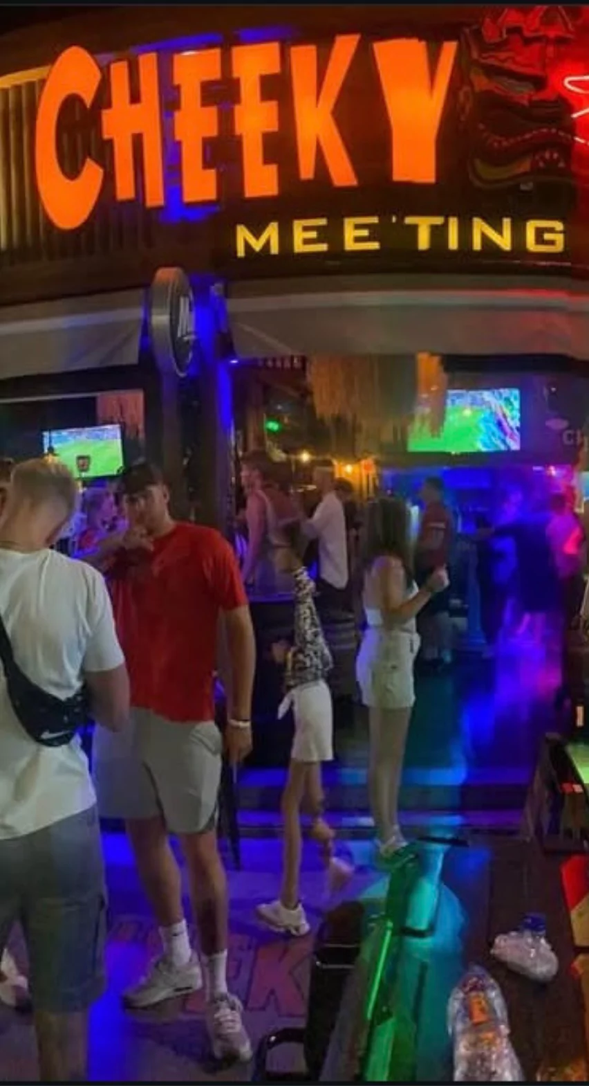 mobile-852-1569-cheeky-tikis-679138e358d9d