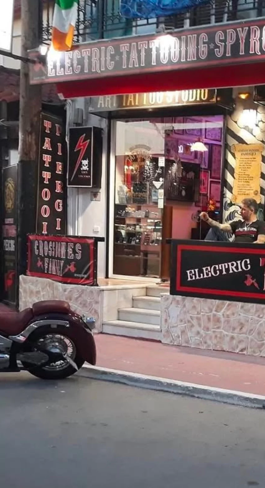 mobile-852-1569-crossbone-tattoos-679138e823578